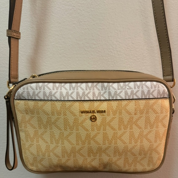 EUC MICHAEL Michael Kors Logo Small East West Camera Crossbody - Picture 2 of 5